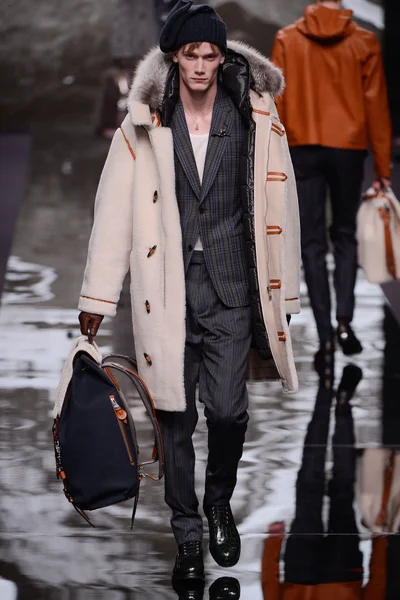 Look 17